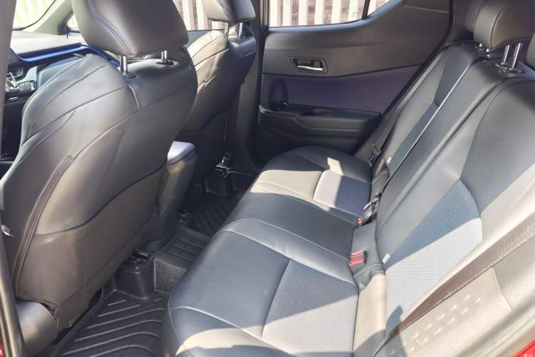 Used Toyota C-HR 2020 2.0L Leading Edition Interior 8