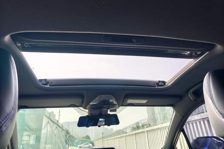 Used Toyota C-HR 2020 2.0L Leading Edition Interior 9