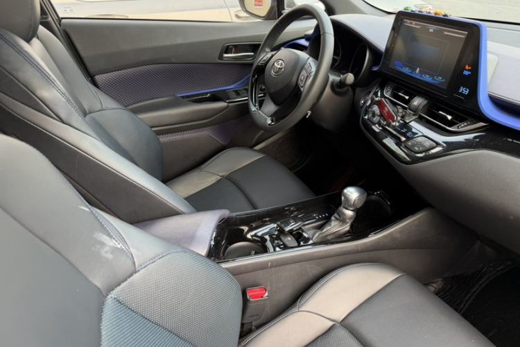 Used Toyota C-HR 2020 2.0L Luxury Edition Interior 9