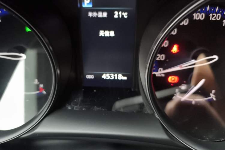 Used Toyota C-HR 2020 2.0L Leading Edition Odometer Close Up