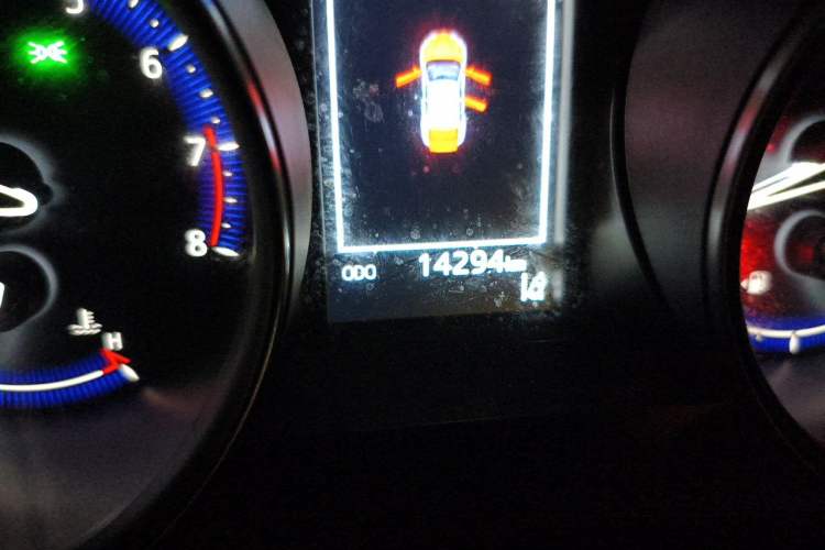 Used Toyota C-HR 2020 2.0L Leading Edition Odometer Close Up