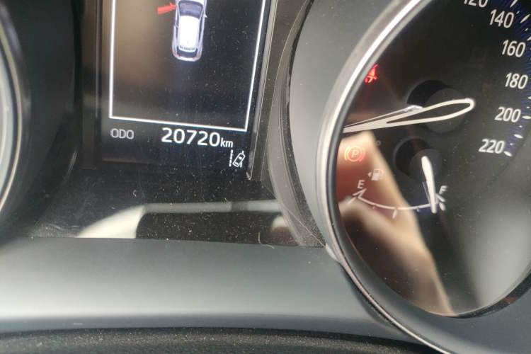 Used Toyota C-HR 2020 2.0L Luxury Edition Odometer Close Up