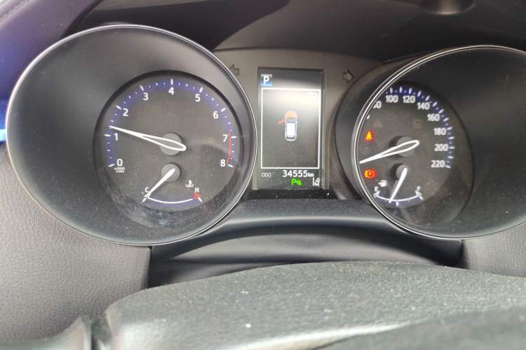 Used Toyota C-HR 2020 2.0L Luxury Edition Odometer Close Up