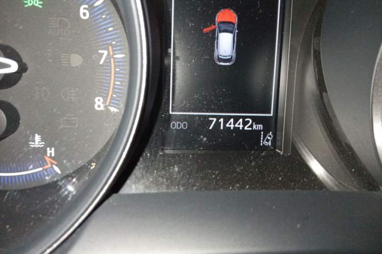 Used Toyota C-HR 2020 2.0L Leading Edition Odometer Close Up