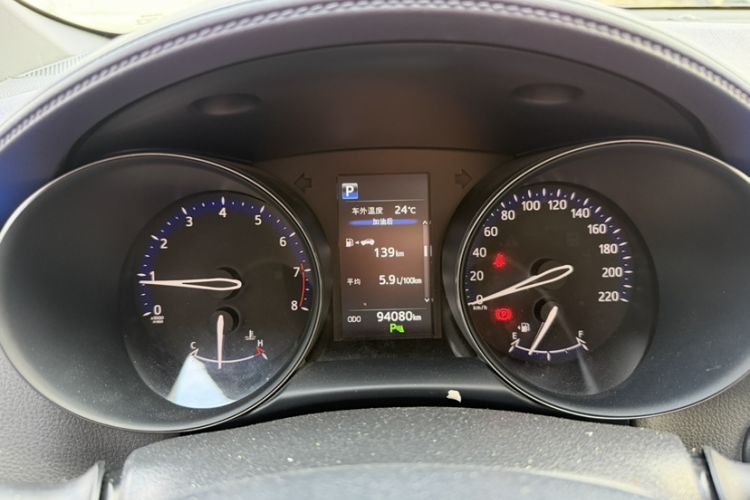 Used Toyota C-HR 2020 2.0L Luxury Edition Odometer Close Up