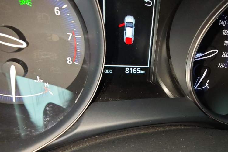 Used Toyota C-HR 2020 2.0L Leading Edition Odometer Close Up