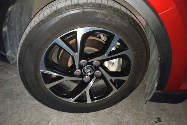 Used Toyota C-HR 2020 2.0L Leading Edition Right Front Wheel Hub