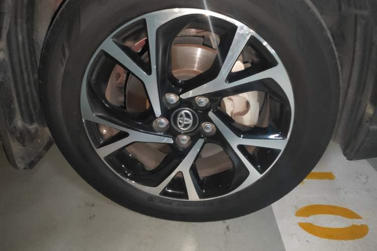Used Toyota C-HR 2020 2.0L Leading Edition Right Front Wheel Hub