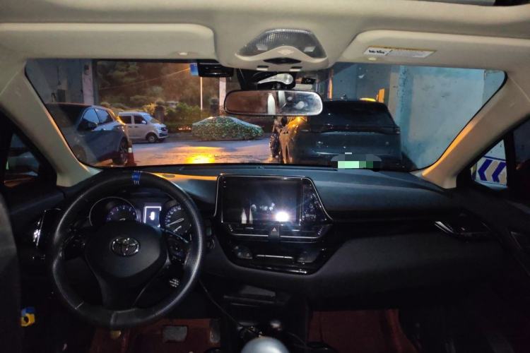 Used Toyota C-HR 2020 2.0L Comfort Edition Center Console