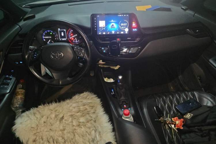Used Toyota C-HR 2020 2.0L Comfort Edition Center Console