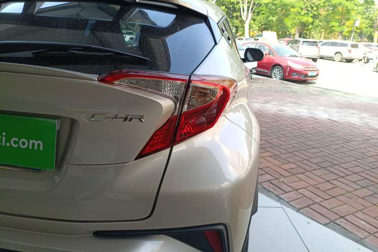 Used Toyota C-HR 2020 2.0L Leading Edition Exterior 2