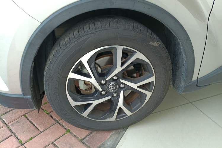 Used Toyota C-HR 2020 2.0L Leading Edition Exterior 3
