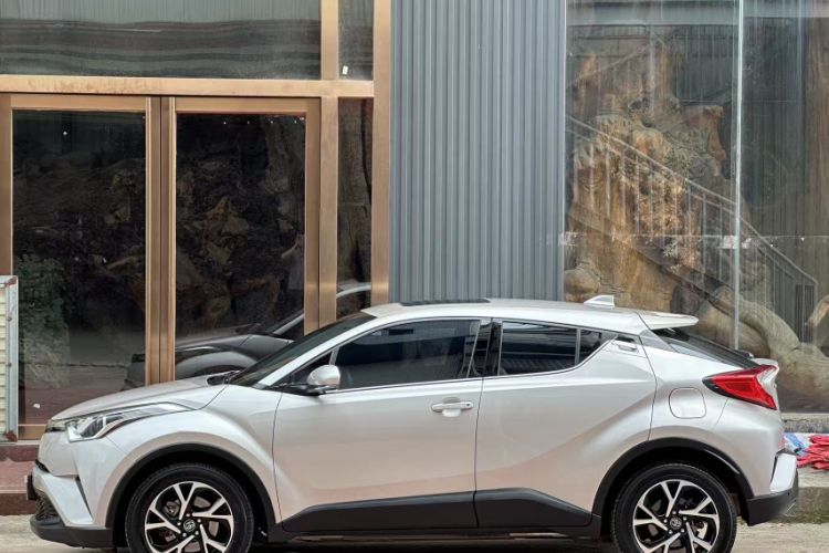 Used Toyota C-HR 2020 2.0L Leading Edition Exterior 4