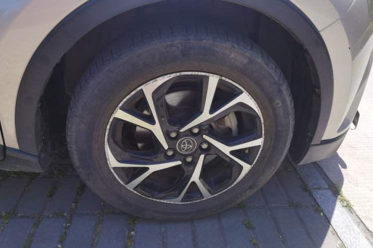 Used Toyota C-HR 2020 2.0L Leading Edition Exterior 4
