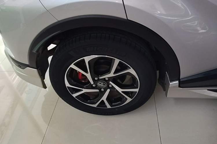 Used Toyota C-HR 2020 2.0L Leading Edition Exterior 5