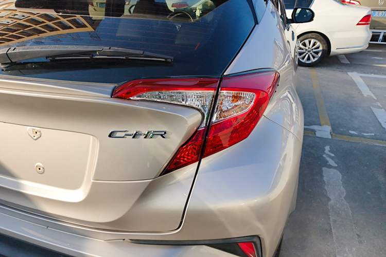 Used Toyota C-HR 2020 2.0L Leading Edition Exterior 6