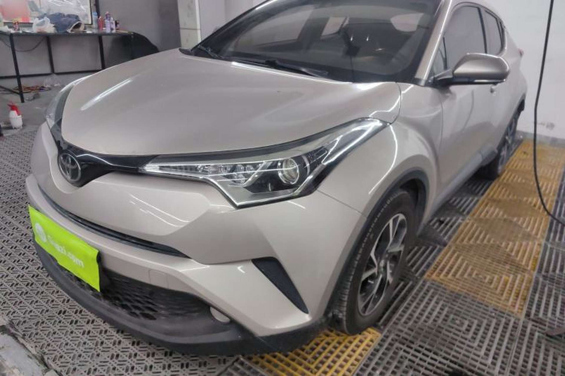 Used Toyota C-HR 2020 2.0L Leading Edition Front Left 45 Deg