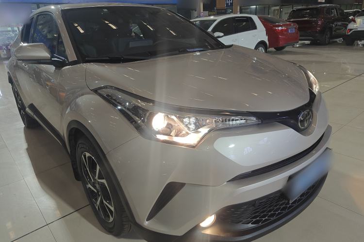 Used Toyota C-HR 2020 2.0L Leading Edition Front Right 45 Deg