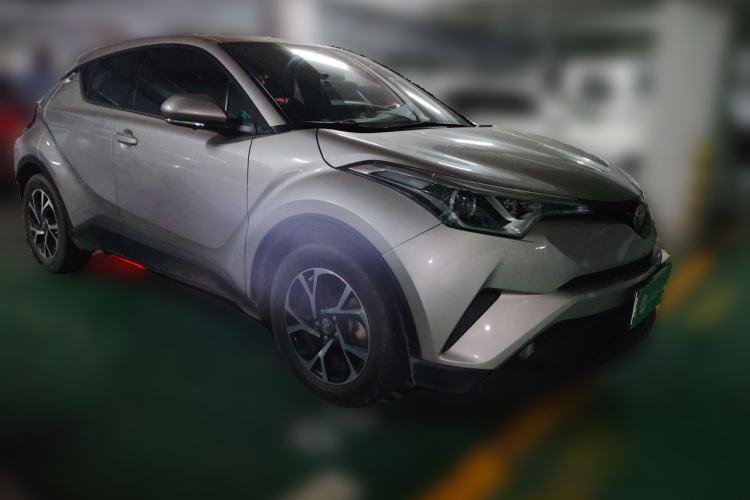 Used Toyota C-HR 2020 2.0L Leading Edition Front Right 45 Deg