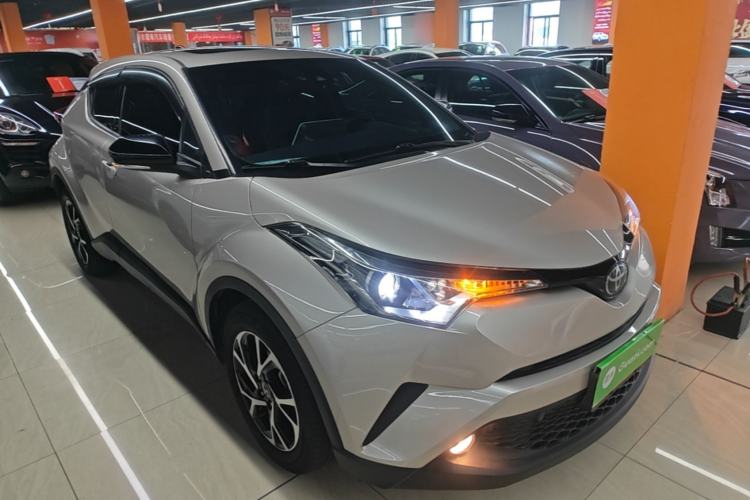 Used Toyota C-HR 2020 2.0L Leading Edition Front Right 45 Deg