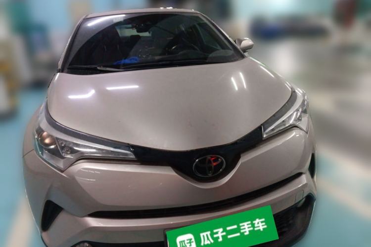 Used Toyota C-HR 2020 2.0L Leading Edition Front Right 45 Deg