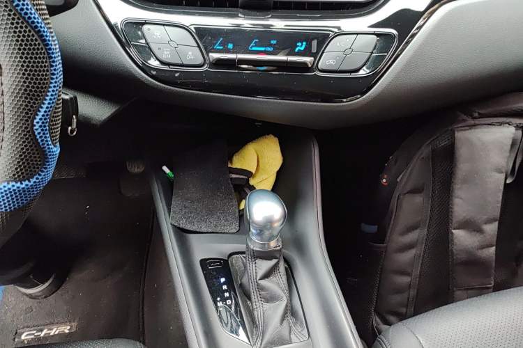 Used Toyota C-HR 2020 2.0L Elite Edition Gear Lever