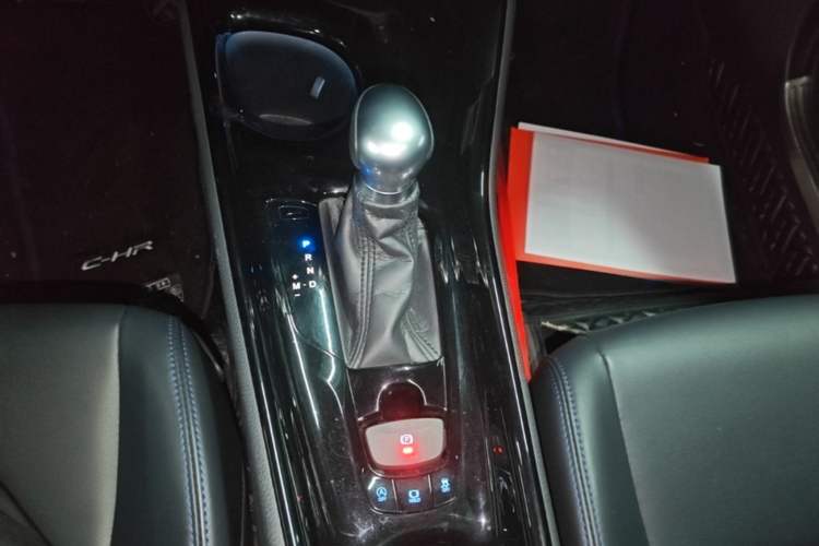 Used Toyota C-HR 2020 2.0L Leading Edition Gear Lever