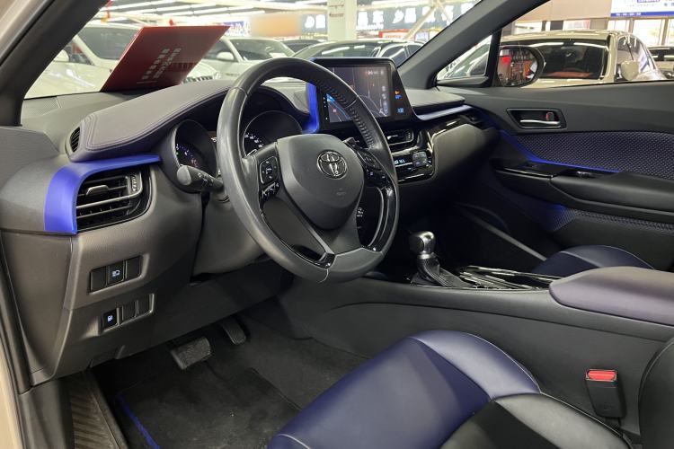 Used Toyota C-HR 2020 2.0L Luxury Edition Interior 2