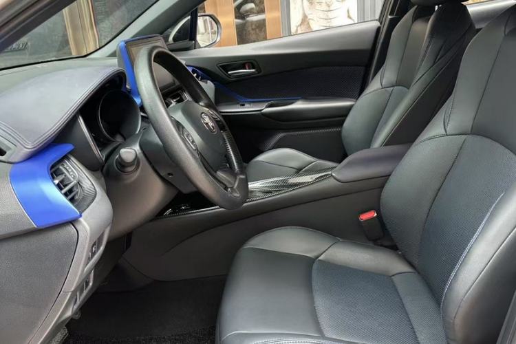 Used Toyota C-HR 2020 2.0L Leading Edition Interior 2