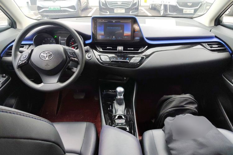 Used Toyota C-HR 2020 2.0L Leading Edition Interior 2