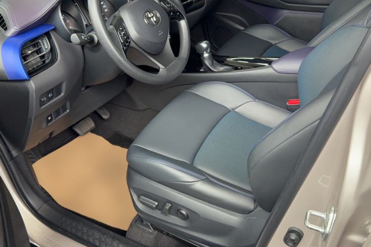 Used Toyota C-HR 2020 2.0L Leading Edition Interior 2