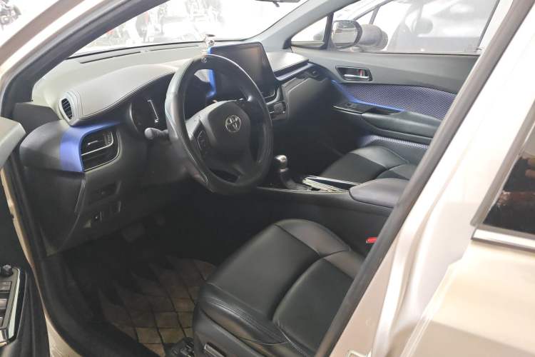 Used Toyota C-HR 2020 2.0L Leading Edition Interior 2