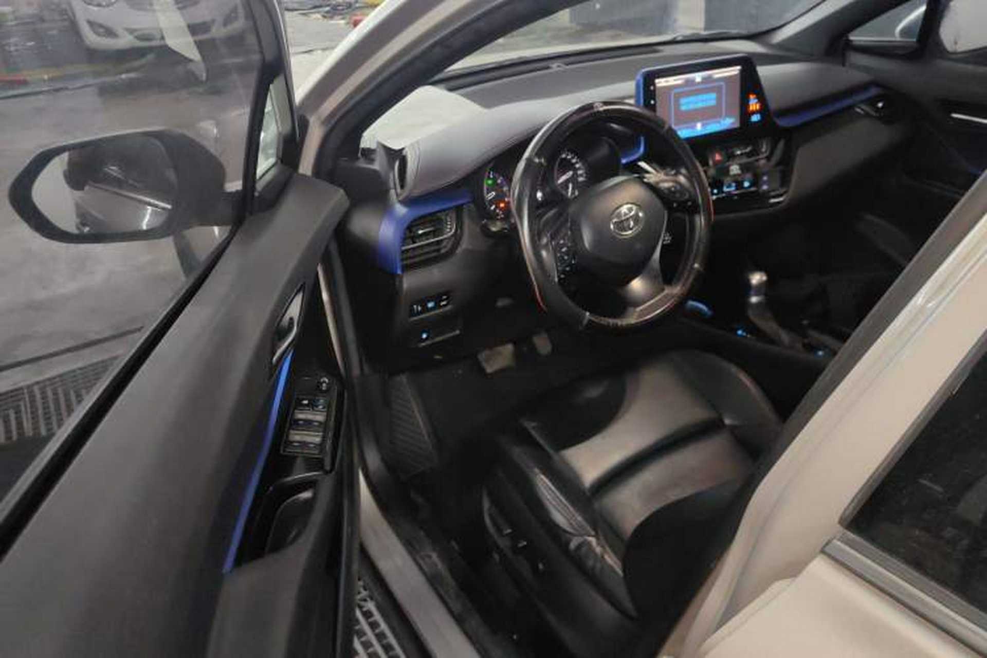 Used Toyota C-HR 2020 2.0L Leading Edition Interior 3