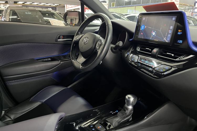 Used Toyota C-HR 2020 2.0L Luxury Edition Interior 3