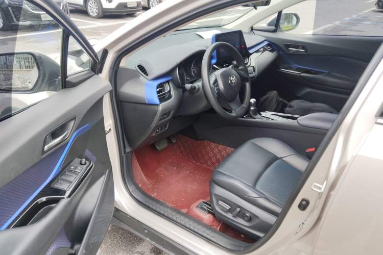 Used Toyota C-HR 2020 2.0L Leading Edition Interior 3