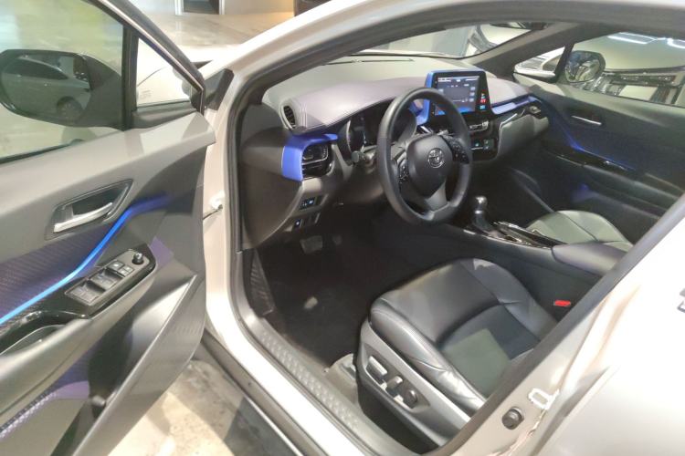 Used Toyota C-HR 2020 2.0L Leading Edition Interior 3