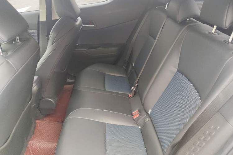 Used Toyota C-HR 2020 2.0L Leading Edition Interior 4