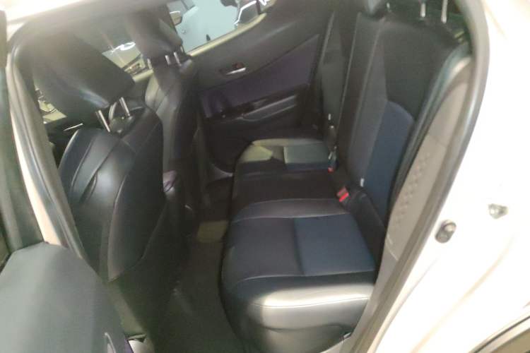 Used Toyota C-HR 2020 2.0L Leading Edition Interior 4