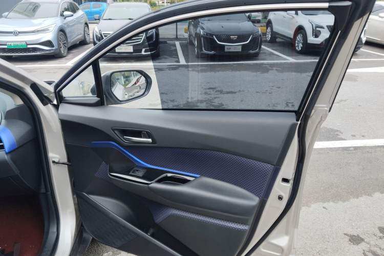 Used Toyota C-HR 2020 2.0L Leading Edition Interior 5