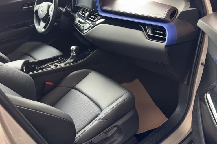 Used Toyota C-HR 2020 2.0L Leading Edition Interior 5