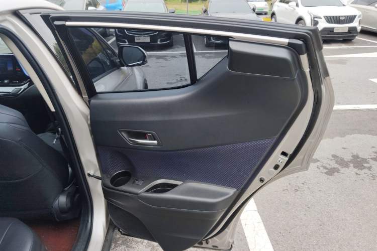 Used Toyota C-HR 2020 2.0L Leading Edition Interior 6