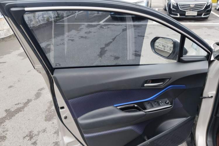 Used Toyota C-HR 2020 2.0L Leading Edition Interior 7