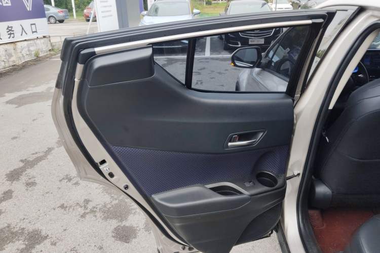 Used Toyota C-HR 2020 2.0L Leading Edition Interior 8