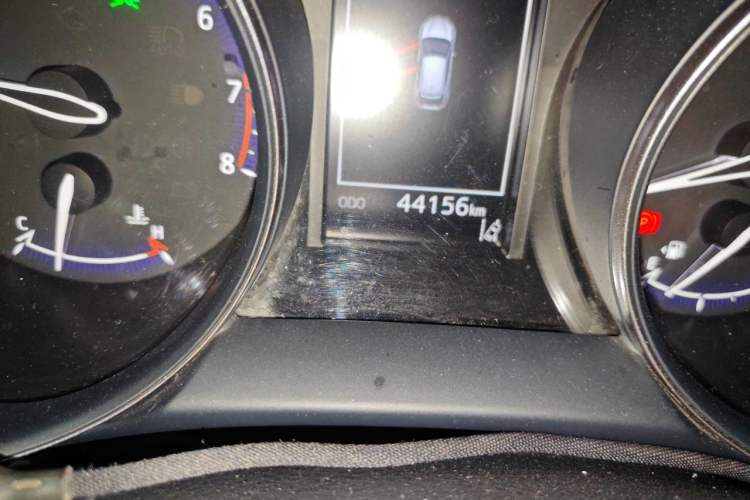 Used Toyota C-HR 2020 2.0L Comfort Edition Odometer Close Up