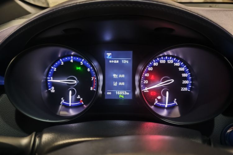 Used Toyota C-HR 2020 2.0L Leading Edition Odometer Close Up