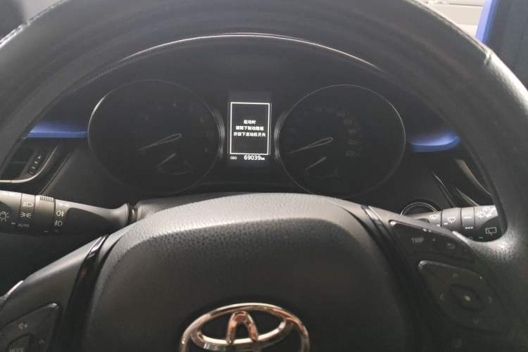 Used Toyota C-HR 2020 2.0L Leading Edition Odometer Close Up