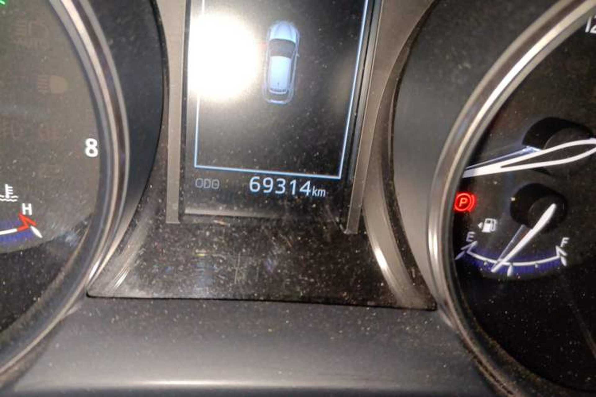 Used Toyota C-HR 2020 2.0L Leading Edition Odometer Close Up