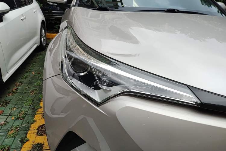 Used Toyota C-HR 2020 2.0L Elite Edition Right Front Headlight