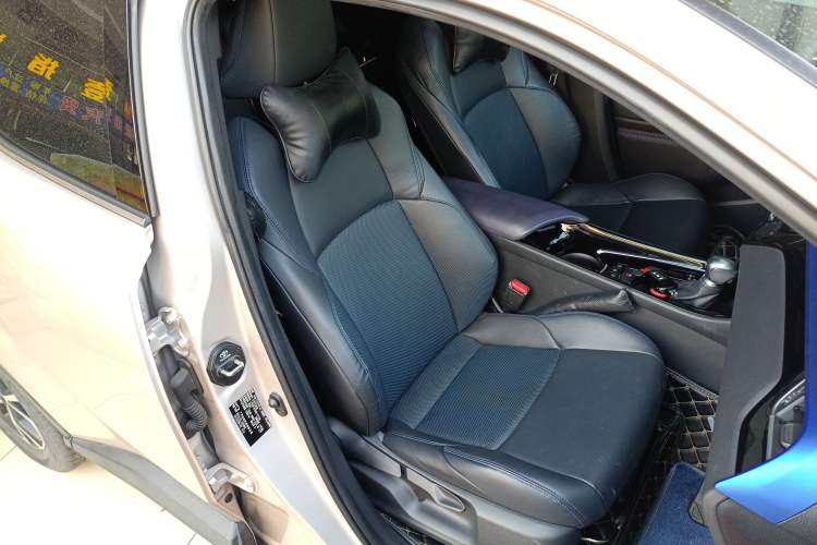 Used Toyota C-HR 2020 2.0L Leading Edition Right Front Seat