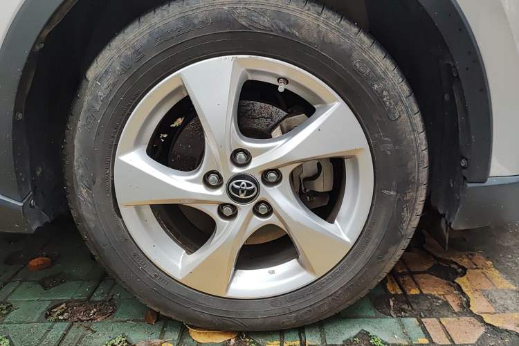 Used Toyota C-HR 2020 2.0L Elite Edition Right Front Wheel Hub